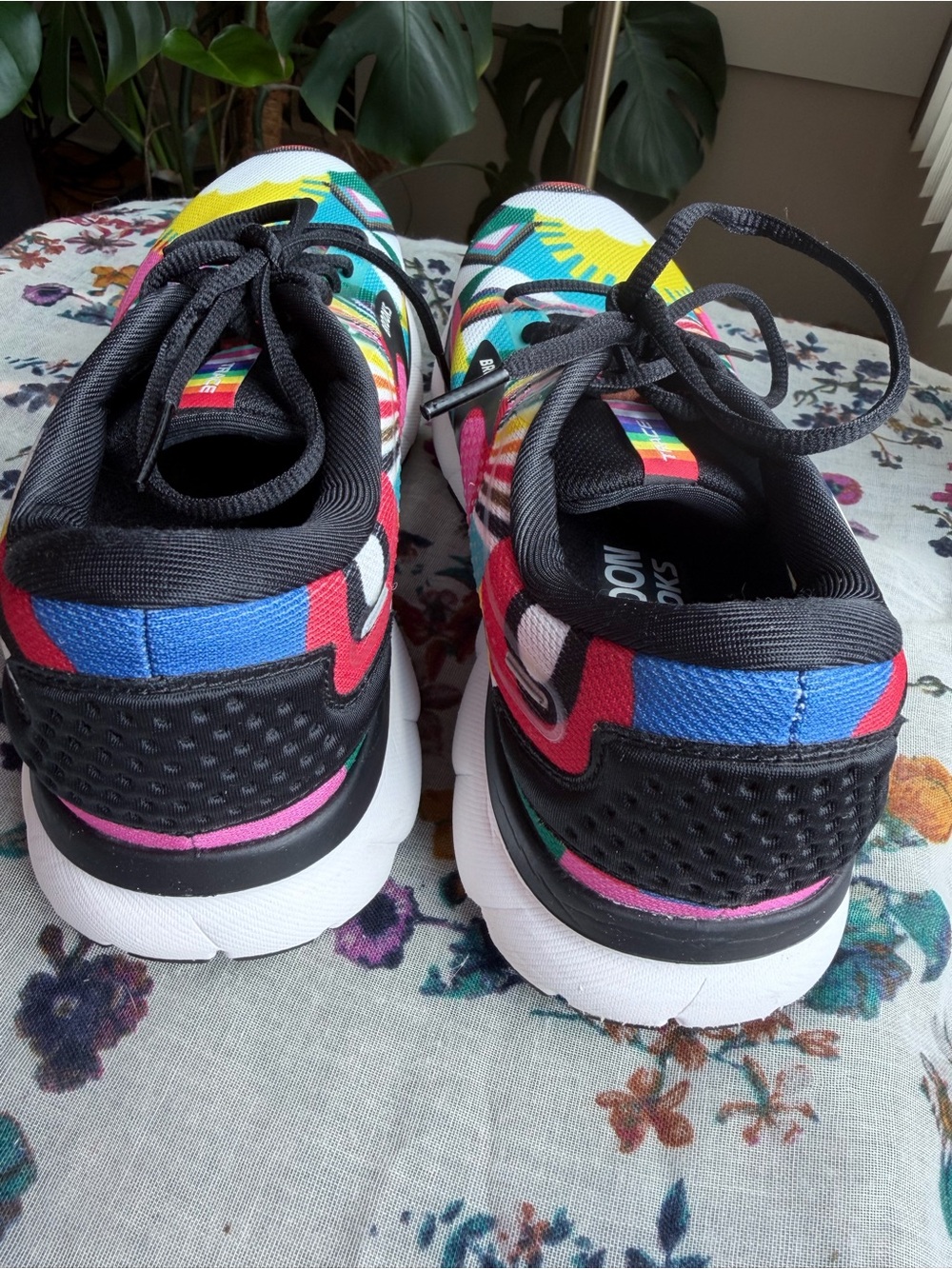 Brooks Trace 2 Lisa Congdon Rainbow Running Shoes Women’s 9 - Picture 6 of 8